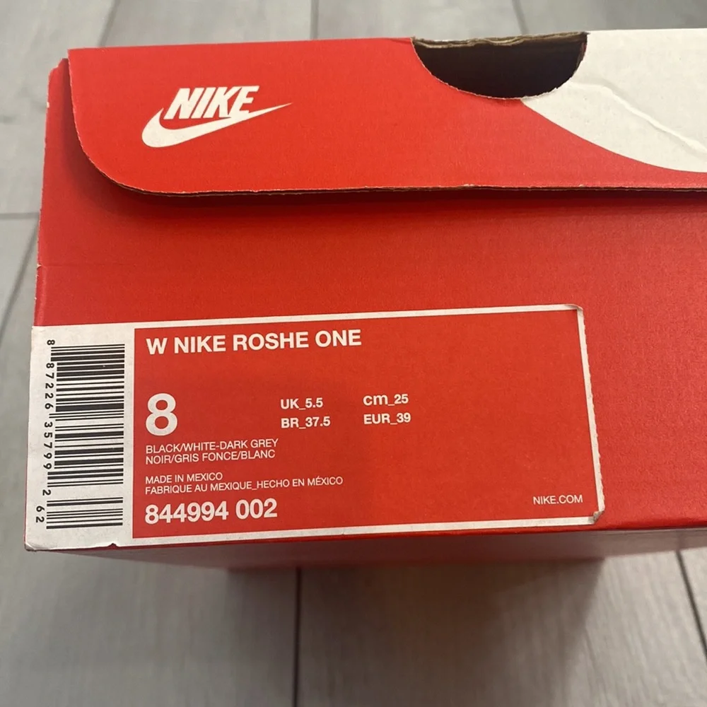 NWT Black Nike Roshe One Women's Sneaker Size 8 - Picture 12 of 12